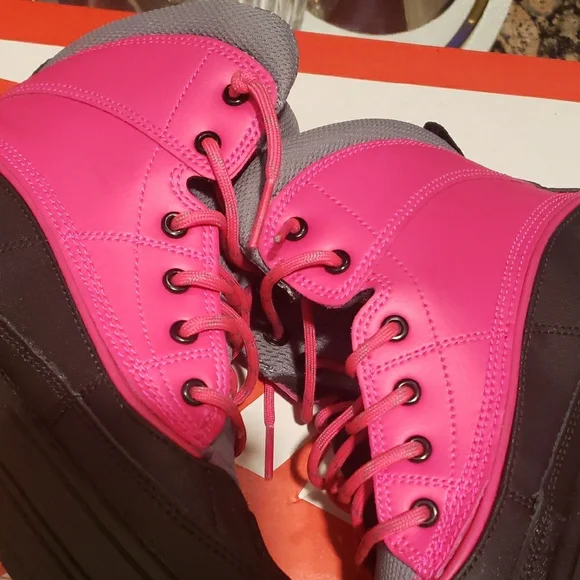 Nike ACG Vibrant Pink and Gray Outdoor Boots - Picture 4 of 7